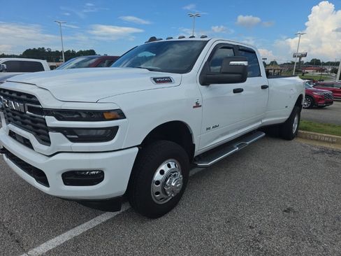 Used 2025 RAM 3500 Big Horn AWD/4WD image 1