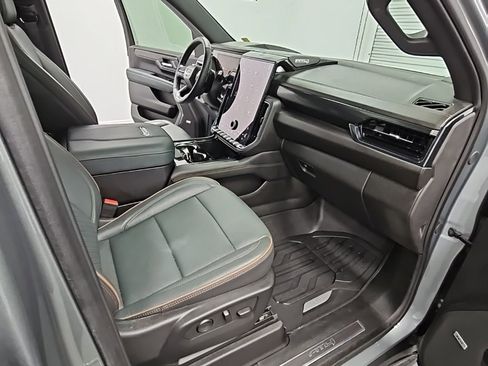 Used 2025 GMC Yukon XL AT4 w/ AT4 Premium Package image 42