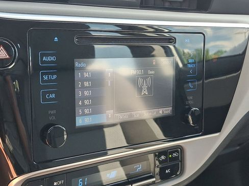 Used 2018 Toyota Corolla LE FWD image 15