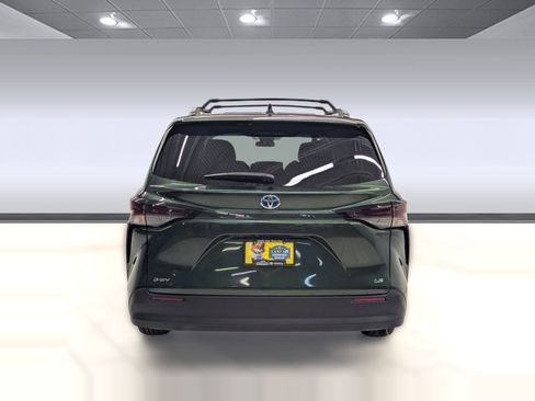 Used 2025 Toyota Sienna LE image 8