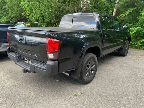 Used 2020 Toyota Tacoma SR5 AWD/4WD image 3