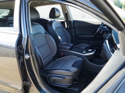 Used 2022 Kia Niro EX w/ Cold Weather Package FWD image 13