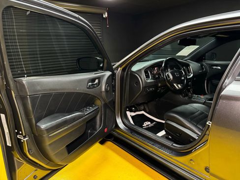 Used 2014 Dodge Charger R/T w/ Blacktop Package image 27