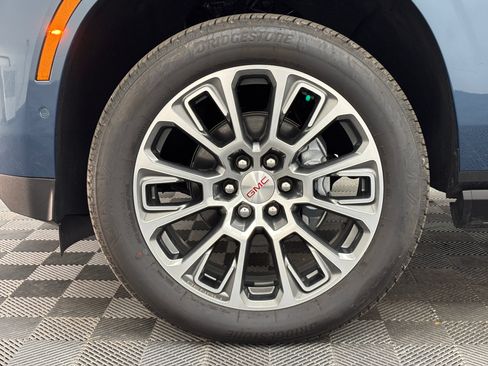 New 2026 GMC Yukon Denali w/ Sun & Power Step Package AWD/4WD image 17