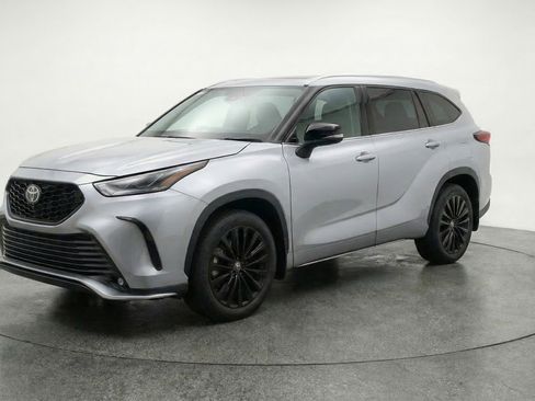 Used 2025 Toyota Highlander XSE AWD/4WD image 3
