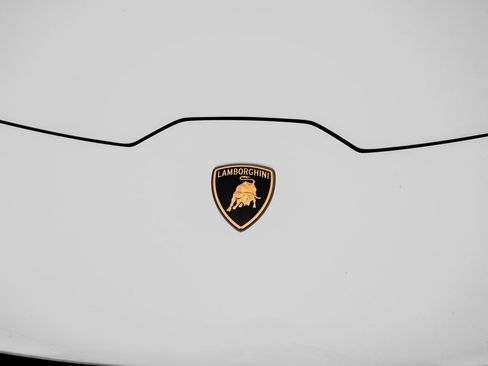 Used 2018 Lamborghini Huracan Performante AWD/4WD image 49