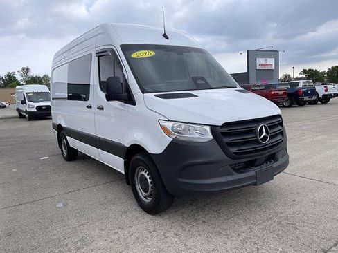Used 2025 Mercedes-Benz Sprinter 2500 image 5