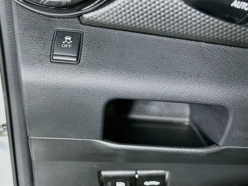 Used 2018 Nissan Kicks SV FWD image 16