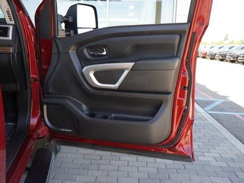 Used 2017 Nissan Titan SL RWD image 15