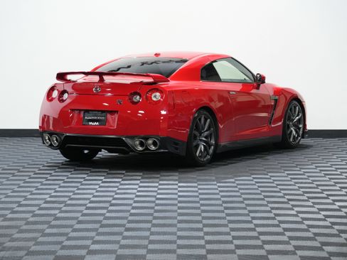 Used 2013 Nissan GT-R Premium image 6