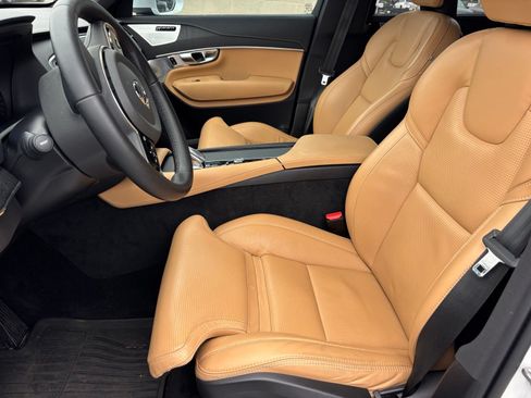 Used 2024 Volvo XC90 B6 Ultimate w/ Protection Package Premier AWD/4WD image 13
