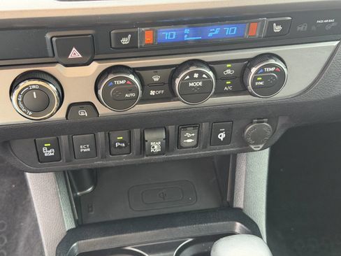 Used 2019 Toyota Tacoma Limited image 16