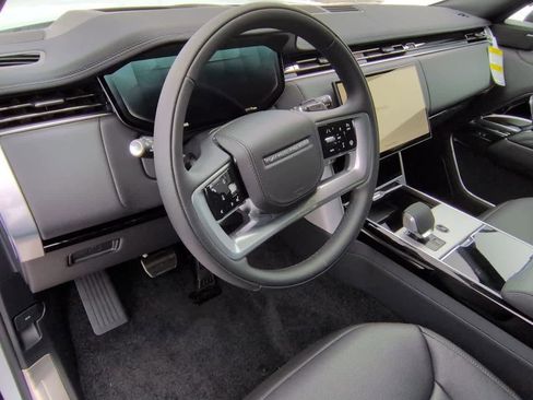 New 2026 Land Rover Range Rover Long Wheelbase SE image 2