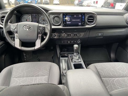 Used 2019 Toyota Tacoma TRD Off-Road image 10