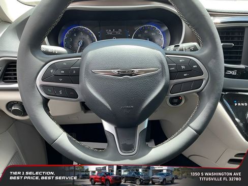 Used 2023 Chrysler Voyager LX FWD image 30