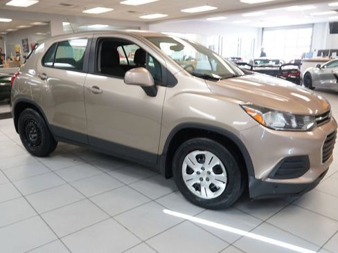 Used 2018 Chevrolet Trax LS w/ LPO, Protection Package FWD image 13
