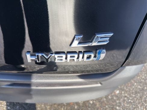 Used 2024 Toyota Sienna LE image 5