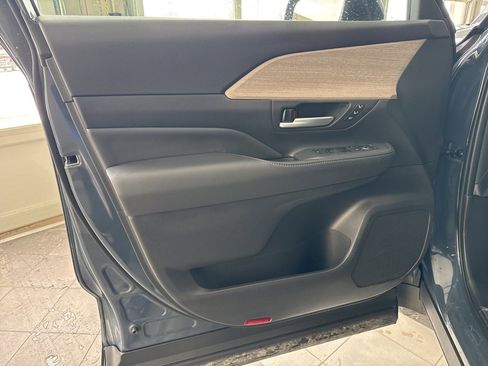 Used 2025 Toyota Grand Highlander AWD Hybrid image 19