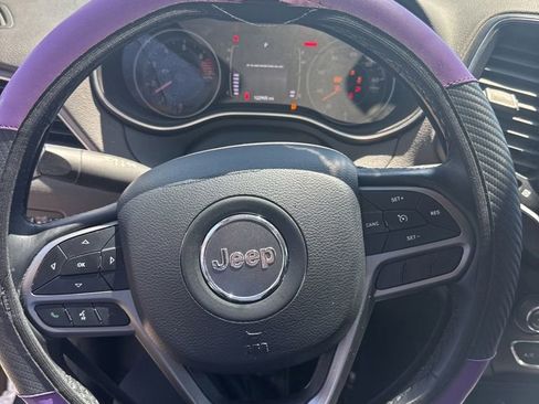 Used 2019 Jeep Cherokee Latitude Plus w/ Comfort/Convenience Group AWD/4WD image 11