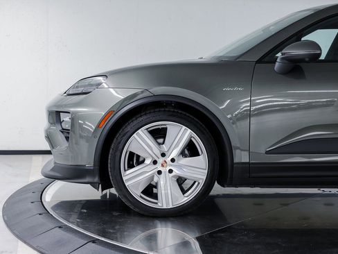 New 2025 Porsche Macan Electric image 11