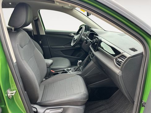 Certified 2026 Volkswagen Taos SE AWD/4WD image 18