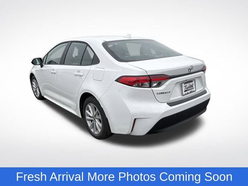 Used 2026 Toyota Corolla LE w/ LE Premium Package image 4