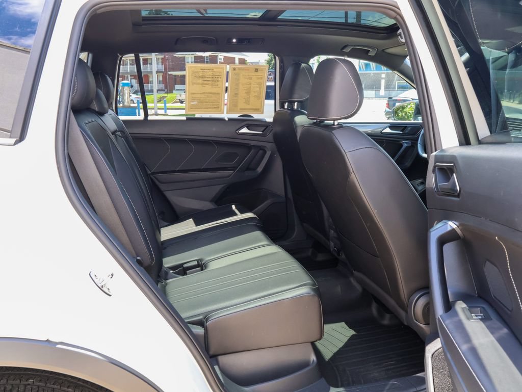 Certified 2024 Volkswagen Tiguan SE R-Line AWD/4WD image 30