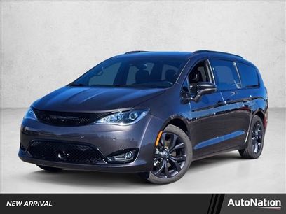 Used 2019 Chrysler Pacifica Limited w/ Advanced Safetytec Group