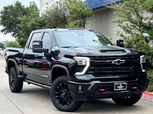 Used 2025 Chevrolet Silverado 2500 LTZ w/ LTZ Plus Package AWD/4WD image 2