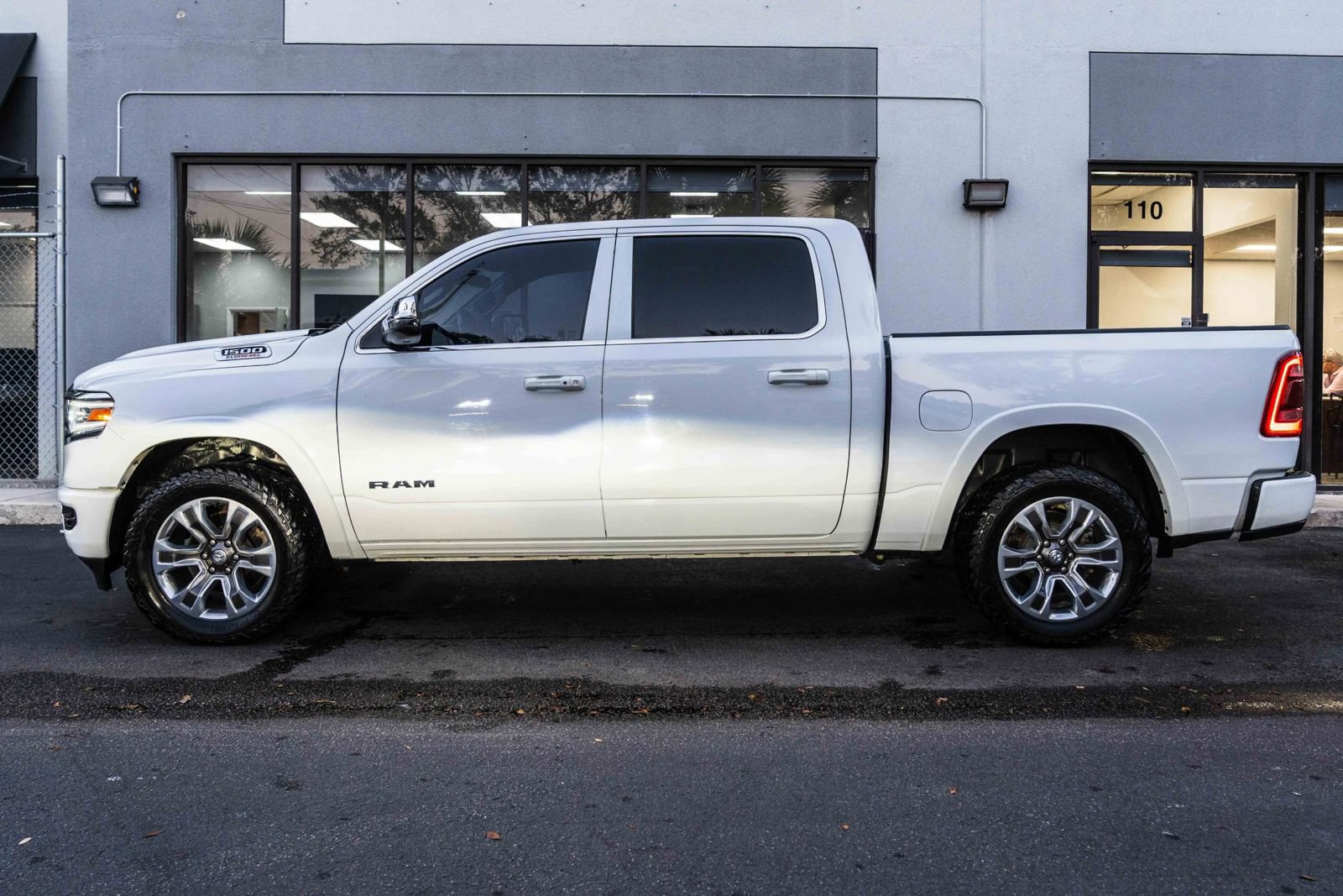 Used 2023 RAM 1500 Limited w/ Body Color Bumper Group AWD/4WD image 7