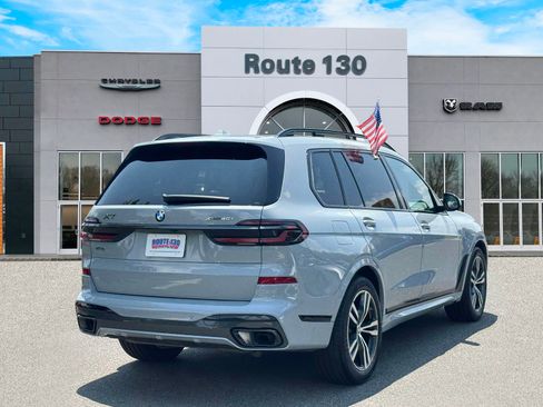 Used 2025 BMW X7 xDrive40i w/ M Sport Package AWD/4WD image 4