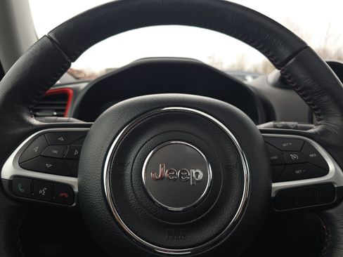 Used 2023 Jeep Renegade Latitude w/ Sun/Sound Group image 23