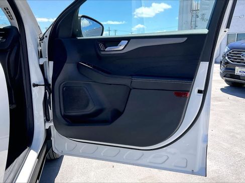 Used 2025 Ford Escape SE FWD image 28