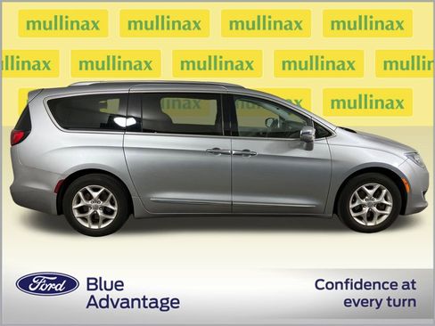 Used 2019 Chrysler Pacifica Limited image 2