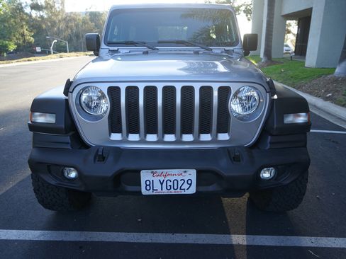 Used 2019 Jeep Wrangler Unlimited Sport AWD/4WD image 2