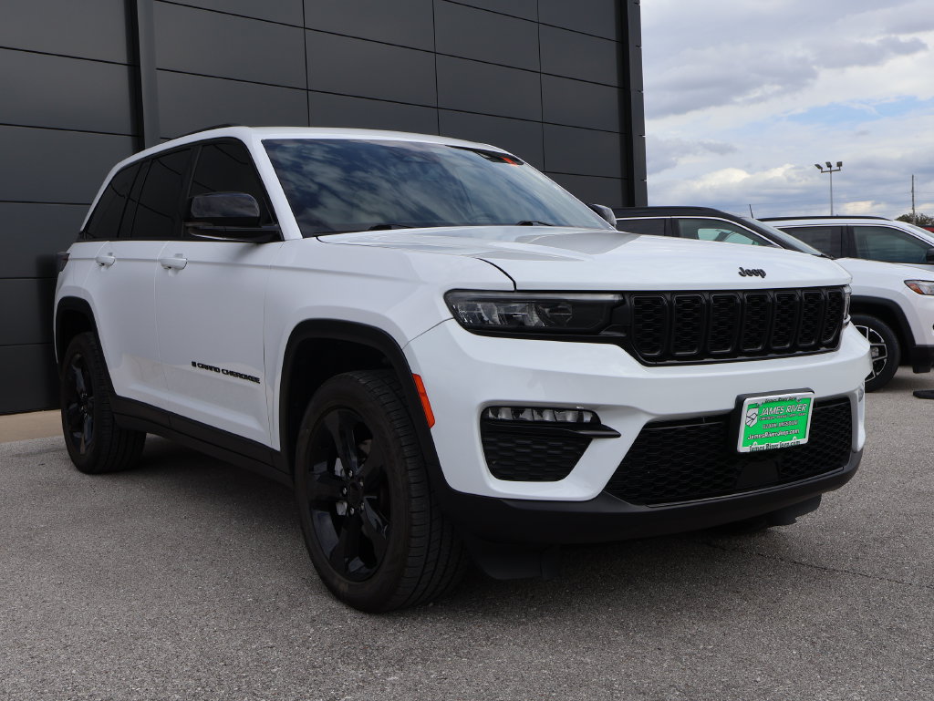 Used 2023 Jeep Grand Cherokee Limited w/ Black Appearance Package AWD/4WD image 6