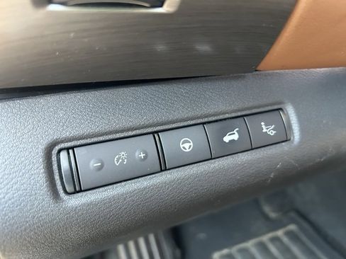 Used 2022 Nissan Pathfinder Platinum w/ Cargo Package image 8