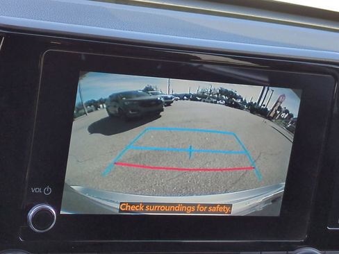 Used 2023 Toyota Highlander XLE image 21