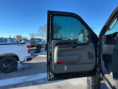 Used 2007 Ford F250 Lariat image 11