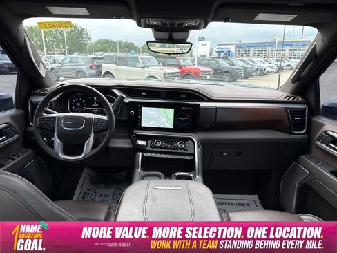 Used 2025 GMC Sierra 3500 Denali w/ Denali Reserve Package AWD/4WD image 15