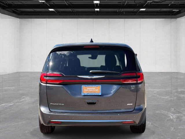Used 2023 Chrysler Pacifica Touring-L AWD/4WD image 6