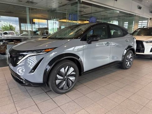 Used 2023 Nissan Ariya AWD/4WD image 9