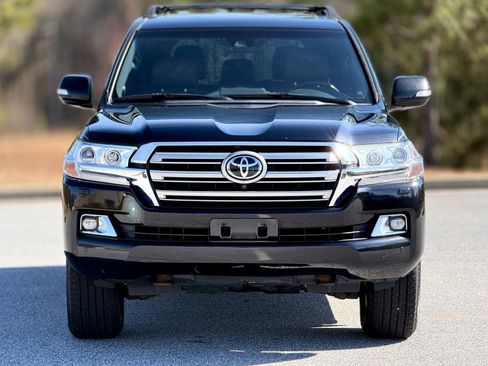 Used 2017 Toyota Land Cruiser image 2