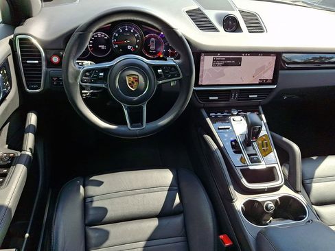 Used 2021 Porsche Cayenne AWD/4WD image 4
