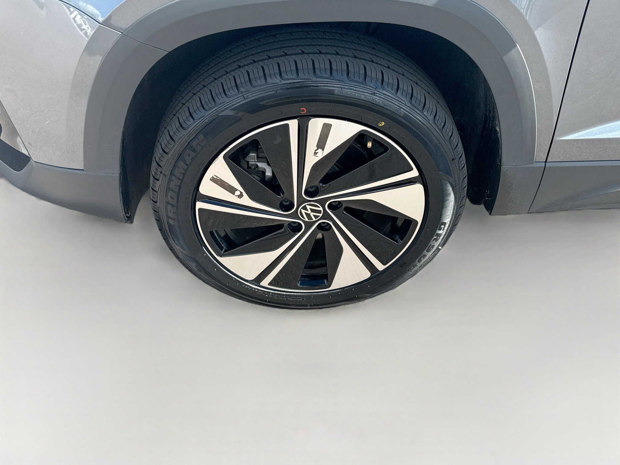 Used 2025 Volkswagen Taos SE AWD/4WD image 11