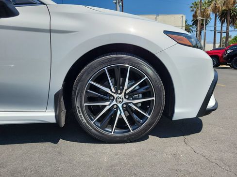 Used 2022 Toyota Camry SE w/ Audio Upgrade Package FWD image 9