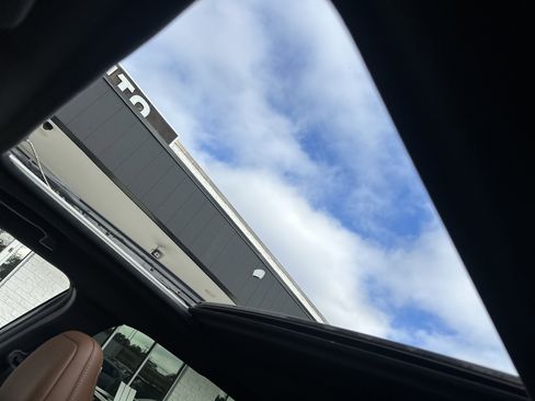 Used 2025 Subaru Forester Touring w/ Popular Package - Touring image 11