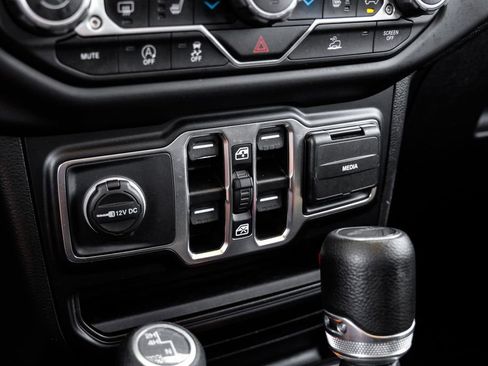 Used 2021 Jeep Gladiator Willys image 33