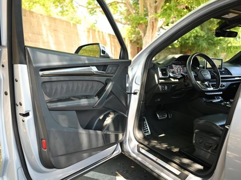 Used 2019 Audi SQ5 Premium Plus AWD/4WD image 10