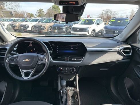 Used 2024 Chevrolet TrailBlazer LT w/ LT Cold Weather Package image 11